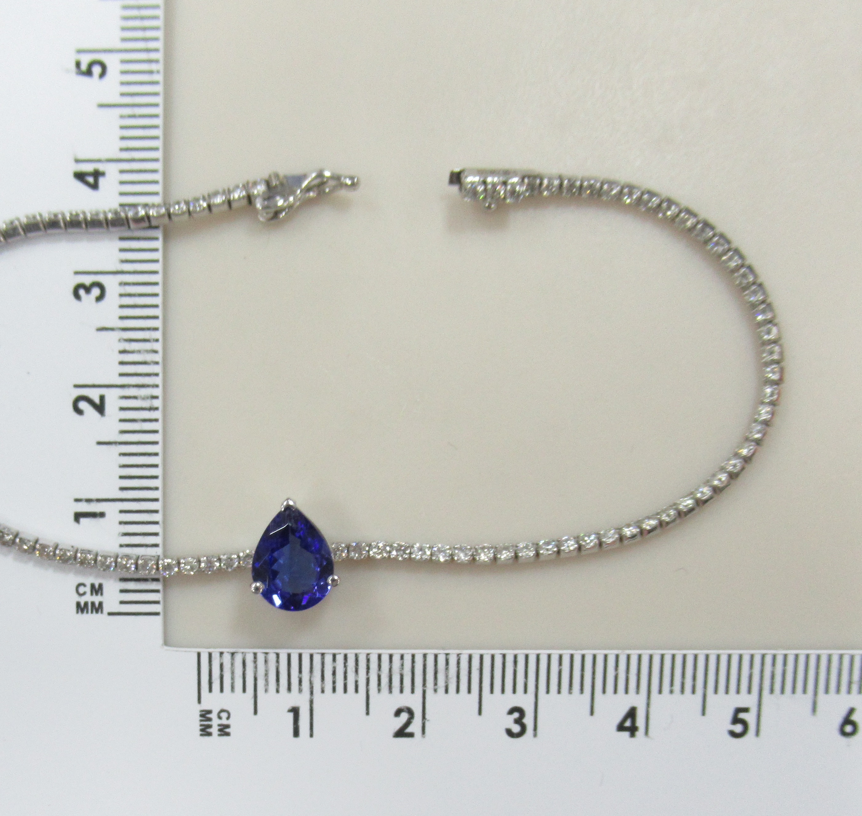 Браслет из белого золота с танзанитом и бриллиантами